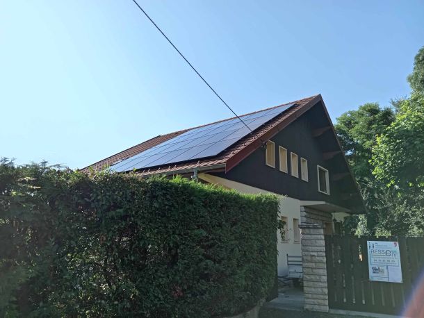 Installation de panneaux solaires sur maison à Yenne en Savoie par BES Systèmes ENR